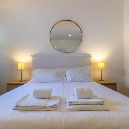King Bed Suite, Loft With 3wc, Ac & Self-check-in. Lisboa