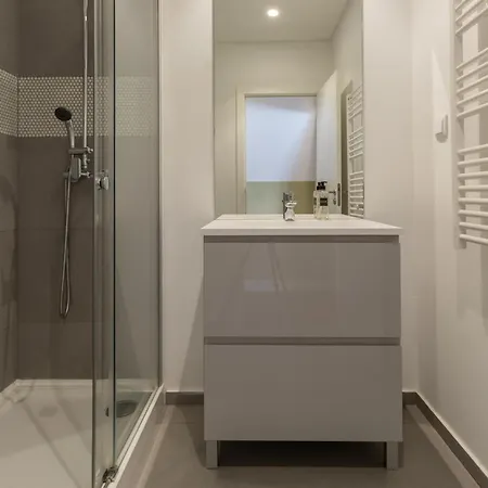 Lejlighed King Bed Suite, Loft With 3wc, Ac & Self-check-in.
