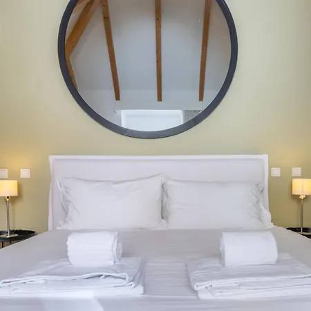 King Bed Suite, Loft With 3wc, Ac & Self-check-in. 리스본