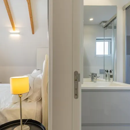 King Bed Suite, Loft With 3wc, Ac & Self-check-in. דירה ליסבון