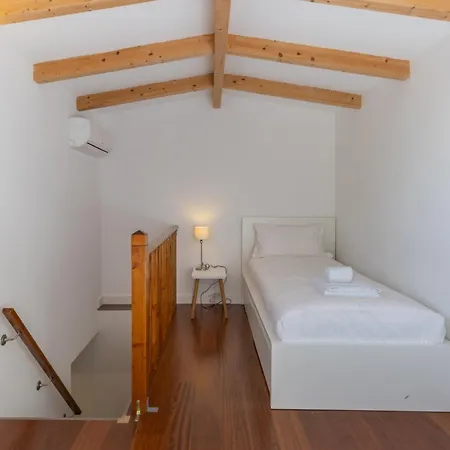 King Bed Suite, Loft With 3wc, Ac & Self-check-in. דירה