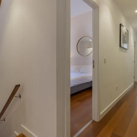 King Bed Suite, Loft With 3wc, Ac & Self-check-in. 아파트 리스본