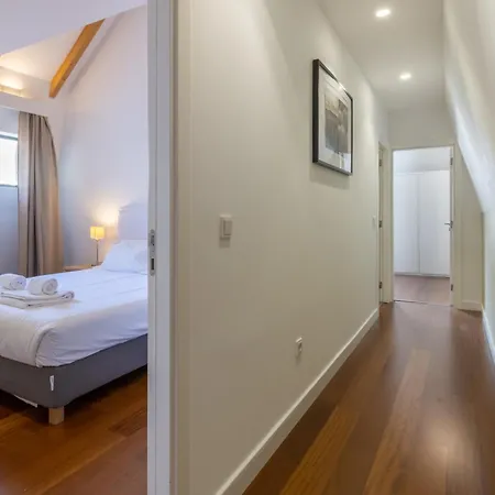 King Bed Suite, Loft With 3wc, Ac & Self-check-in. 아파트 리스본