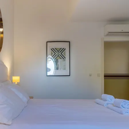 아파트 King Bed Suite, Loft With 3wc, Ac & Self-check-in. 리스본