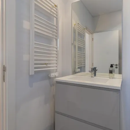 King Bed Suite, Loft With 3wc, Ac & Self-check-in. דירה