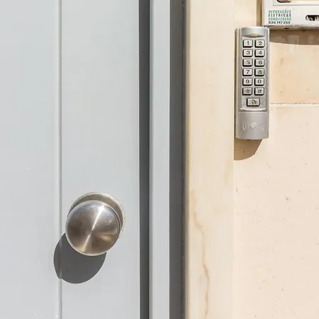 דירה King Bed Suite, Loft With 3wc, Ac & Self-check-in. *