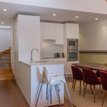 King Bed Suite, Loft With 3wc, Ac & Self-check-in. Lissabon