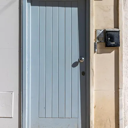 King Bed Suite, Loft With 3wc, Ac & Self-check-in. 리스본