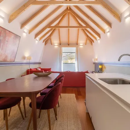 King Bed Suite, Loft With 3wc, Ac & Self-check-in.