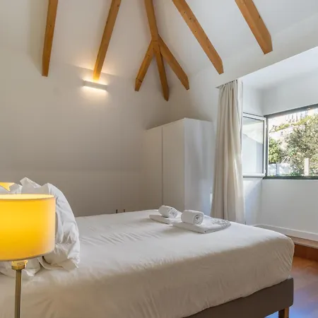 King Bed Suite, Loft With 3wc, Ac & Self-check-in. 리스본