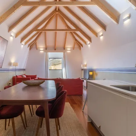 King Bed Suite, Loft With 3wc, Ac & Self-check-in.