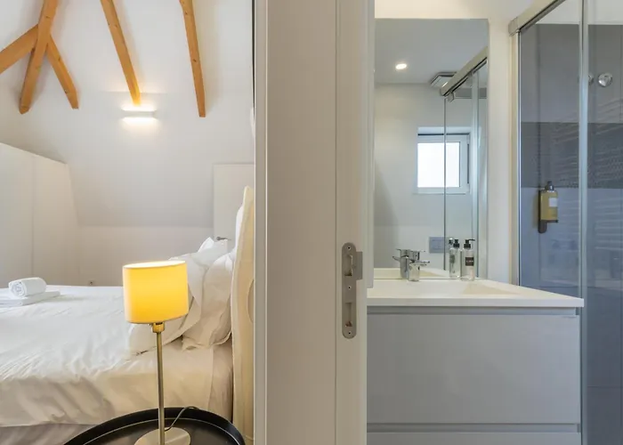 King Bed Suite, Loft With 3wc, Ac & Self-check-in. アパート リスボン