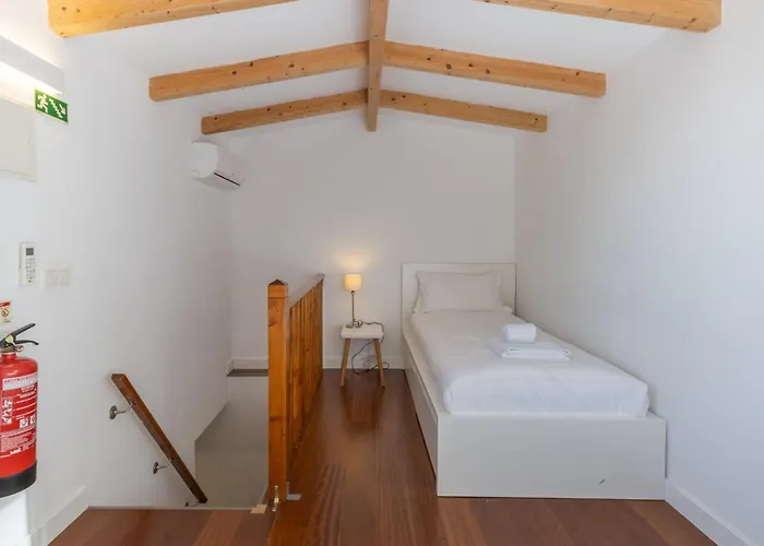 King Bed Suite, Loft With 3wc, Ac & Self-check-in. Apartman