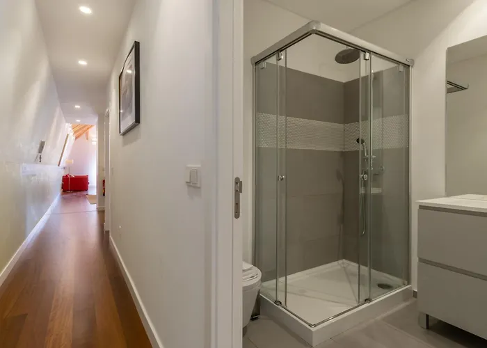 King Bed Suite, Loft With 3wc, Ac & Self-check-in.
