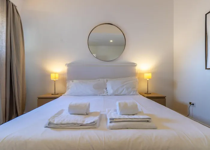King Bed Suite, Loft With 3wc, Ac & Self-check-in. リスボン