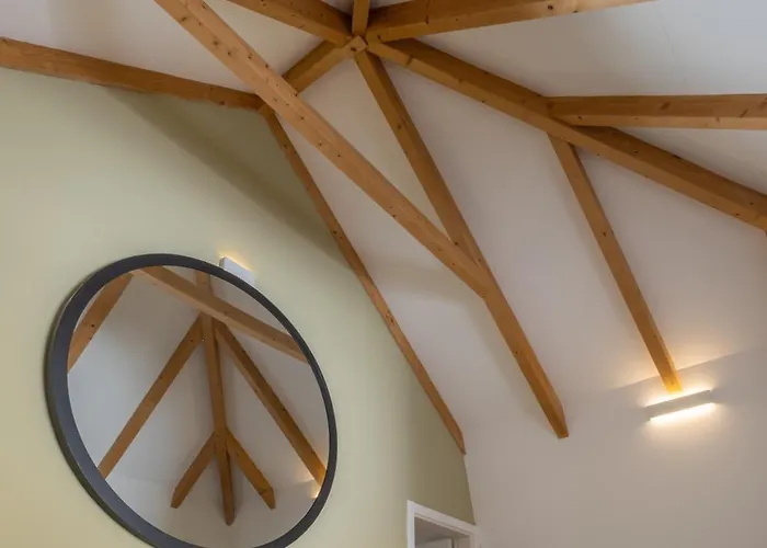 King Bed Suite, Loft With 3wc, Ac & Self-check-in.