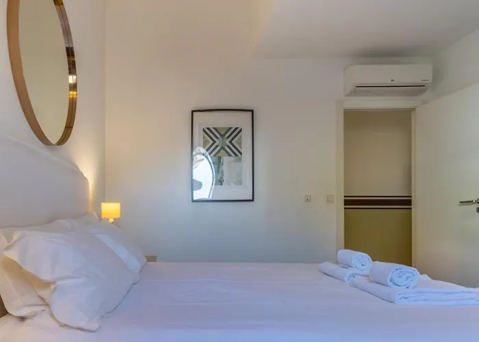 アパート King Bed Suite, Loft With 3wc, Ac & Self-check-in. リスボン