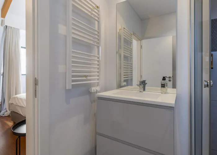 King Bed Suite, Loft With 3wc, Ac & Self-check-in. Apartman