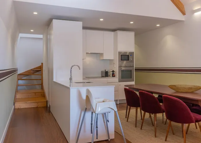 King Bed Suite, Loft With 3wc, Ac & Self-check-in. リスボン