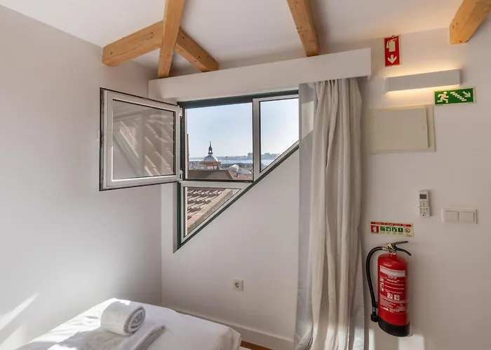 King Bed Suite, Loft With 3wc, Ac & Self-check-in. リスボン