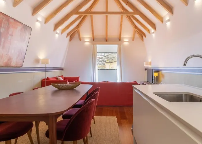King Bed Suite, Loft With 3wc, Ac & Self-check-in.