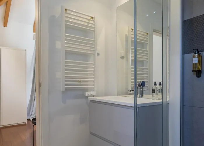 King Bed Suite, Loft With 3wc, Ac & Self-check-in. リスボン