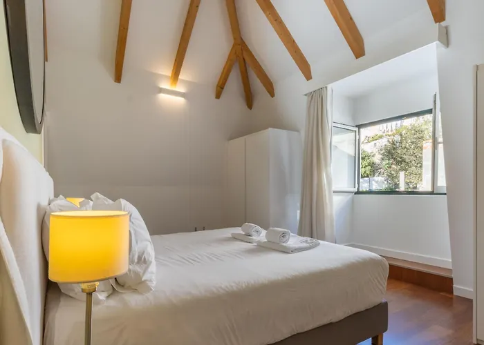 King Bed Suite, Loft With 3wc, Ac & Self-check-in. Lisboa