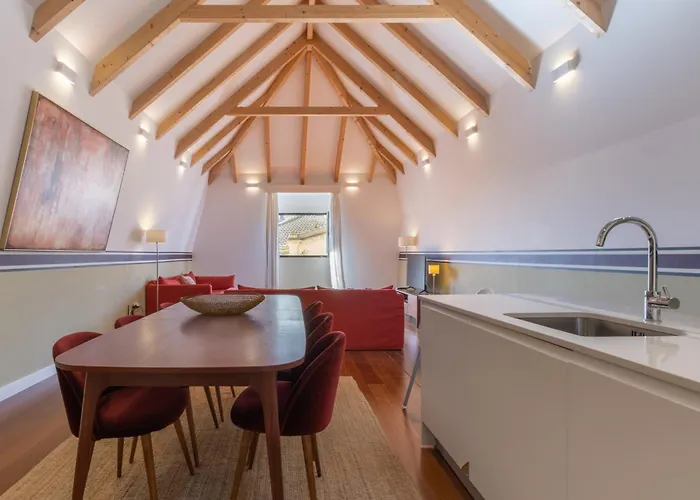 King Bed Suite, Loft With 3wc, Ac & Self-check-in.