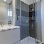 Διαμέρισμα King Bed Suite, Loft With 3wc, Ac & Self-check-in. *