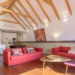 King Bed Suite, Loft With 3wc, Ac & Self-check-in. Διαμέρισμα Lisboa