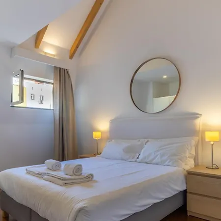 King Bed Suite, Loft With 3wc, Ac & Self-check-in. * Lissabon