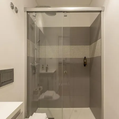 King Bed Suite, Loft With 3wc, Ac & Self-check-in. Lissabon