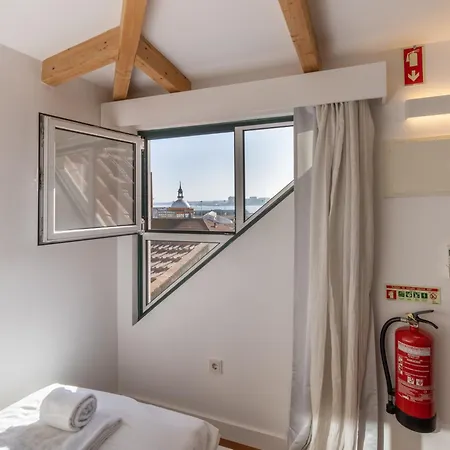King Bed Suite, Loft With 3wc, Ac & Self-check-in. Lissabon