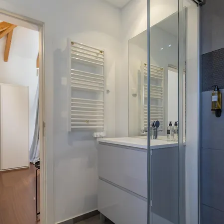 King Bed Suite, Loft With 3wc, Ac & Self-check-in. Lissabon